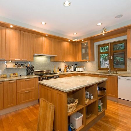 Whistler Alpine Chalet Retreat & Wellness Villa Екстериор снимка