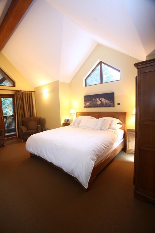 Whistler Alpine Chalet Retreat & Wellness Villa Екстериор снимка