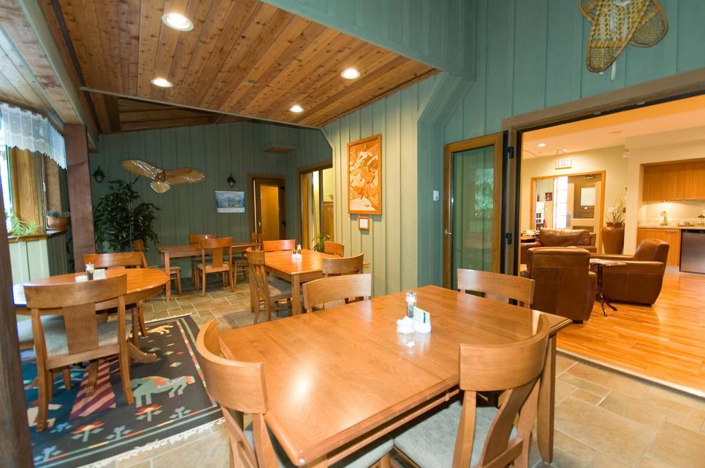 Whistler Alpine Chalet Retreat & Wellness Villa Стая снимка