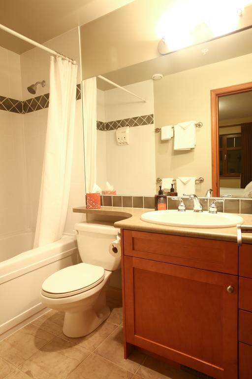 Whistler Alpine Chalet Retreat & Wellness Villa Стая снимка
