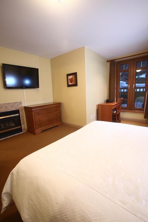 Whistler Alpine Chalet Retreat & Wellness Villa Стая снимка