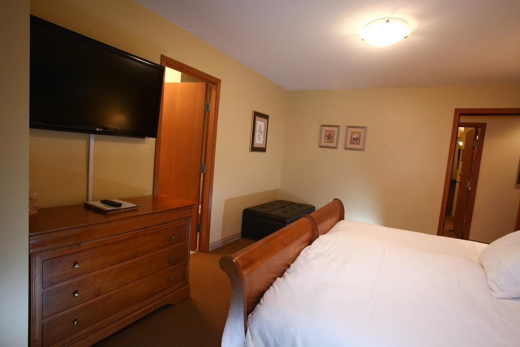 Whistler Alpine Chalet Retreat & Wellness Villa Стая снимка