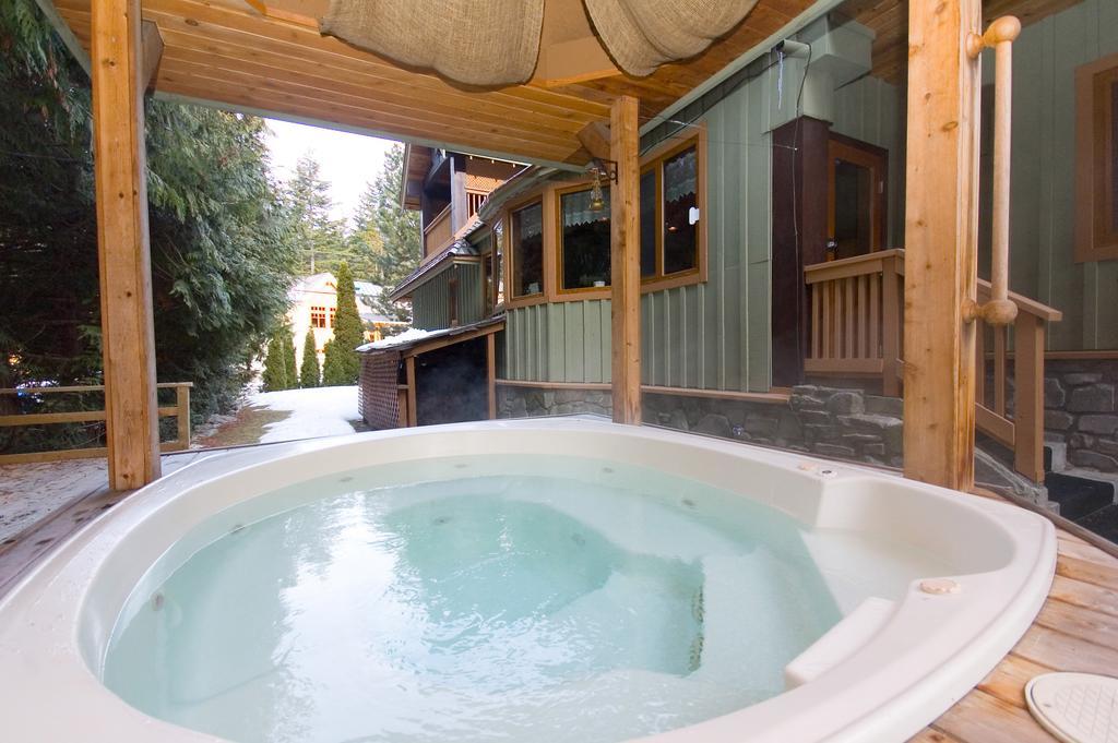 Whistler Alpine Chalet Retreat & Wellness Villa Стая снимка