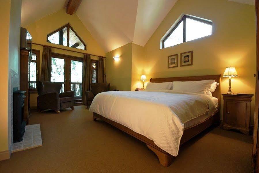 Whistler Alpine Chalet Retreat & Wellness Villa Екстериор снимка